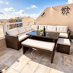 New White Lotus Penthouse 13 St Pauls Bay Malta Apartmán