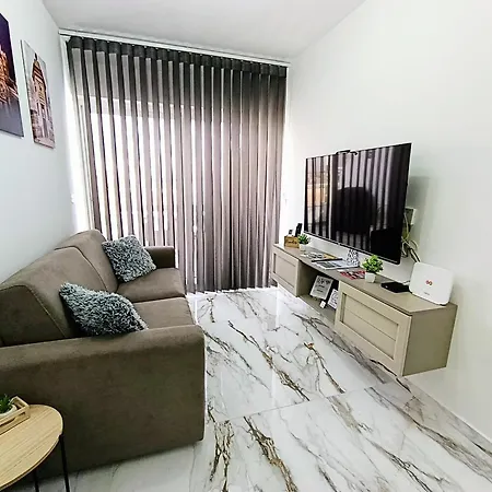 New White Lotus Penthouse 13 St Pauls Bay Malta شقة
