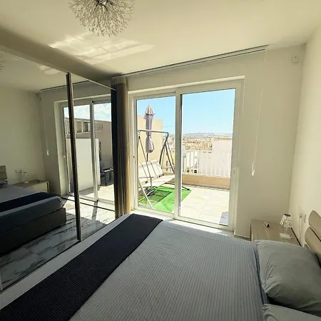 New White Lotus Penthouse 13 St Pauls Bay Malta شقة خليج سانت بول